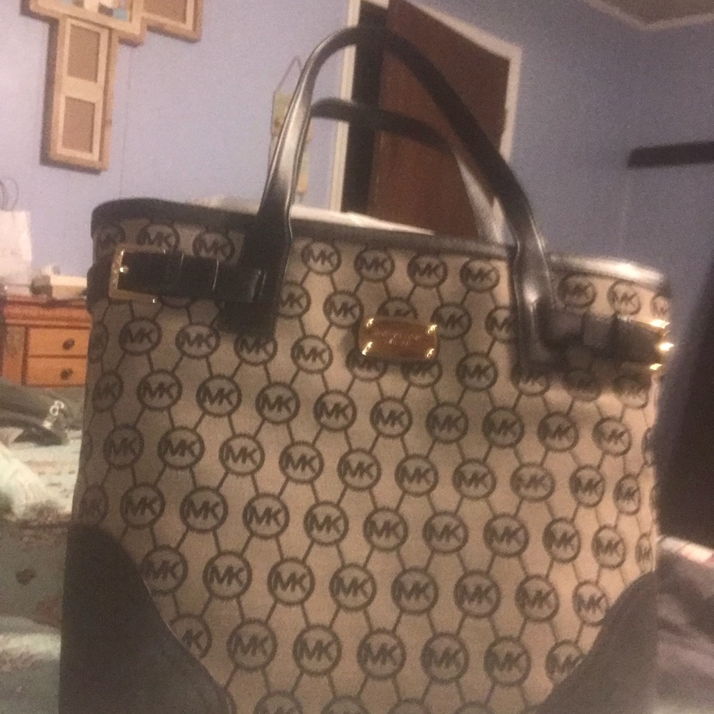 Michael Kors purse - Picture 3 of 3